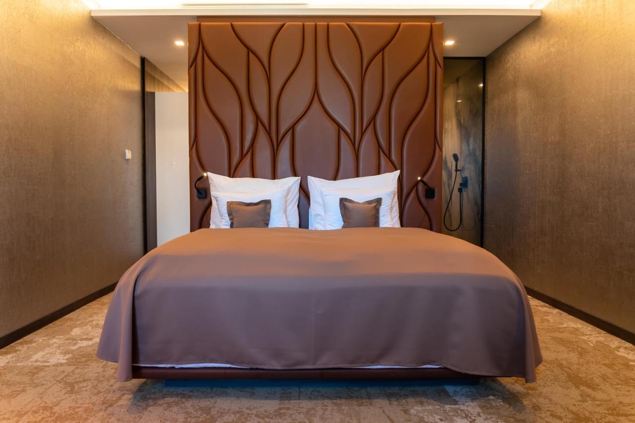 Theatre Hotel ออลอโมตซ์ ภายนอก รูปภาพ