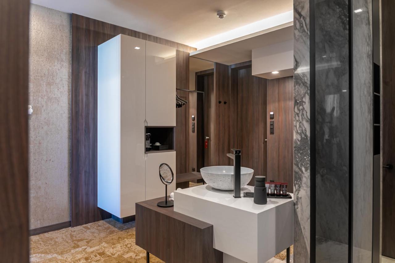 Theatre Hotel ออลอโมตซ์ ภายนอก รูปภาพ