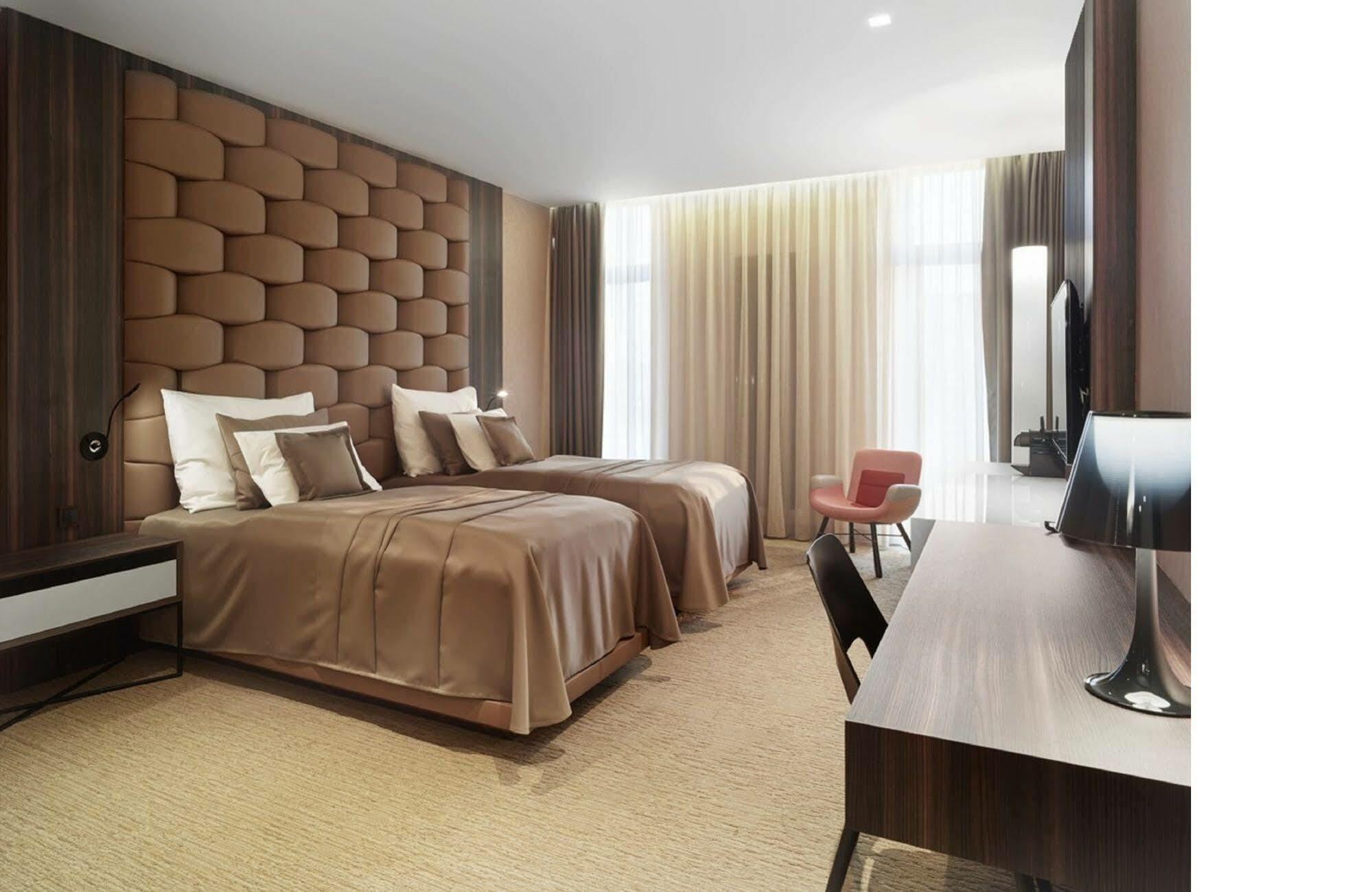 Theatre Hotel ออลอโมตซ์ ภายนอก รูปภาพ